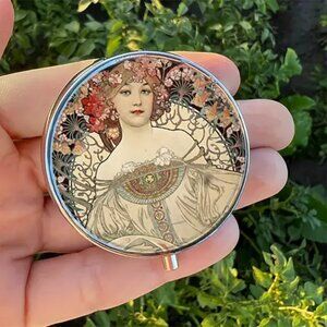 1pc.  Trendy Lady Pill Box